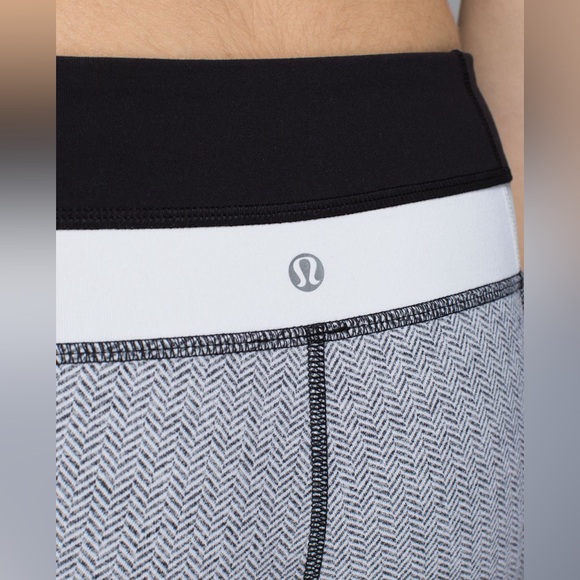 LULULEMON Skinny Groove Pant *Full-On Luon - Picture 3 of 11